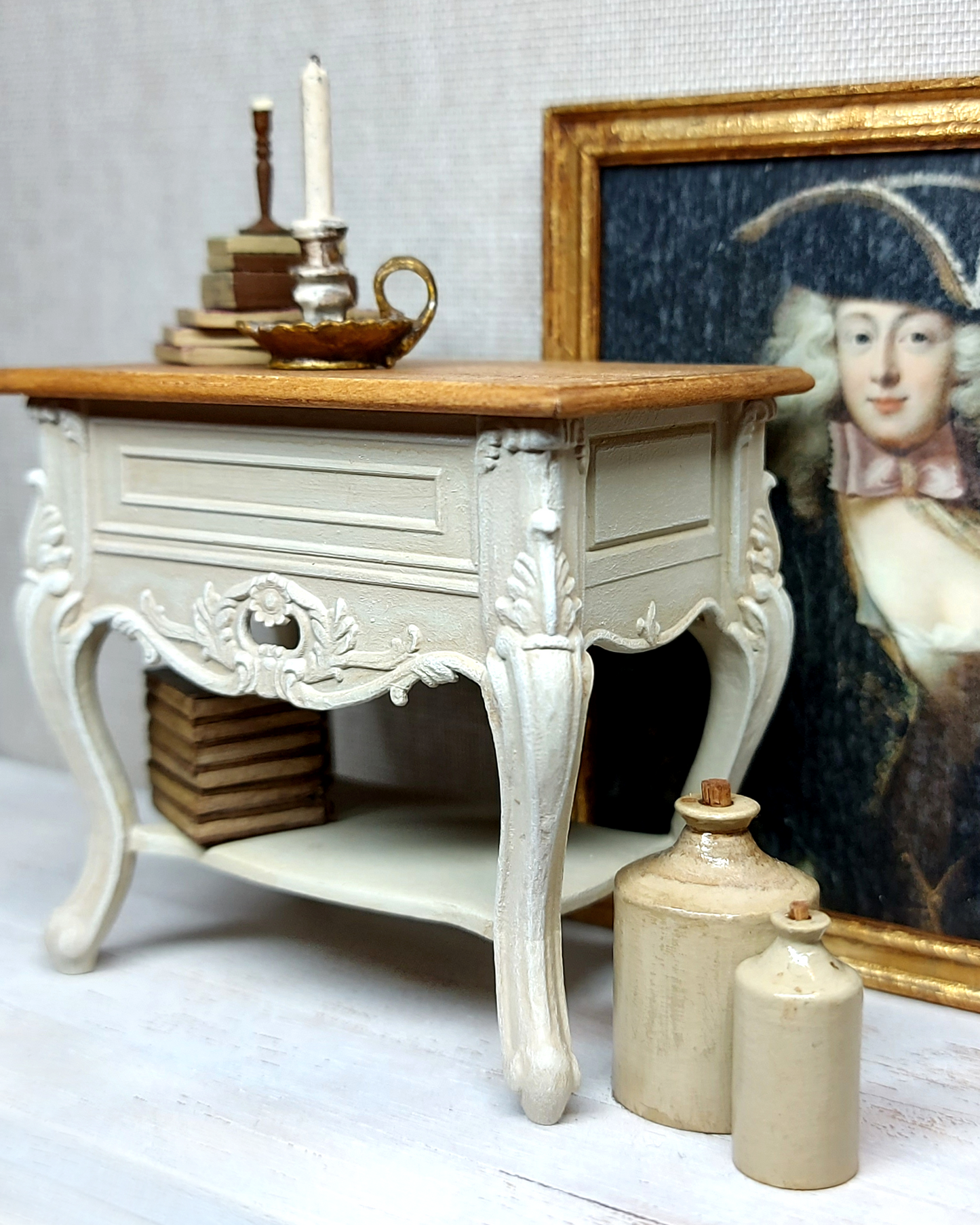 Antique Cream Side Table [1:12]