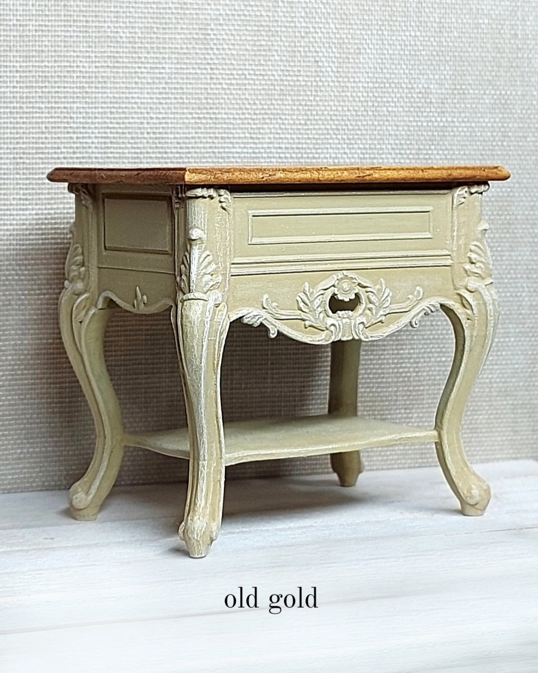 Antique Cream Side Table [1:12]